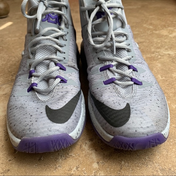 Nike Zoom Clear Out Basketball Shoes - Picture 8 of 13